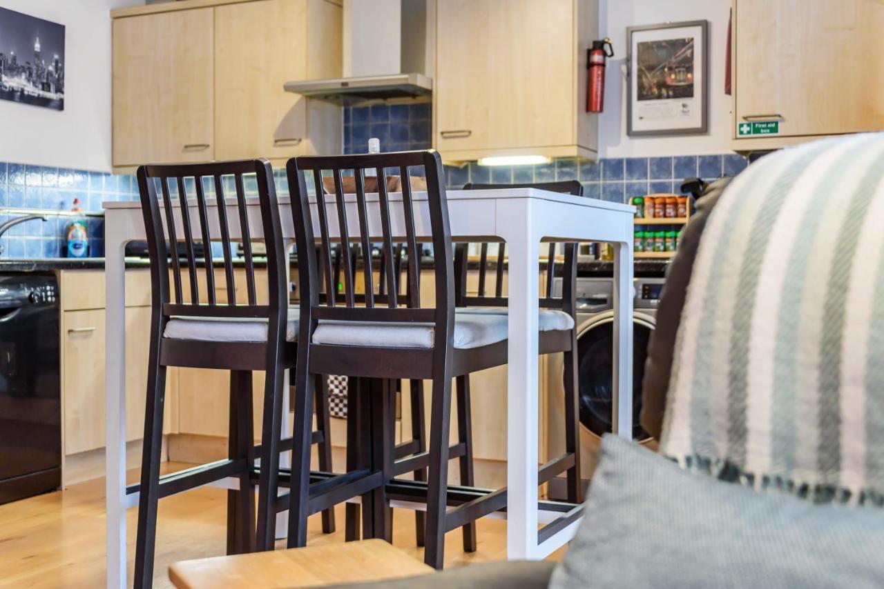 Stylish 2 Bedroom Apartment, Central Exeter, Parking On Site Экстерьер фото
